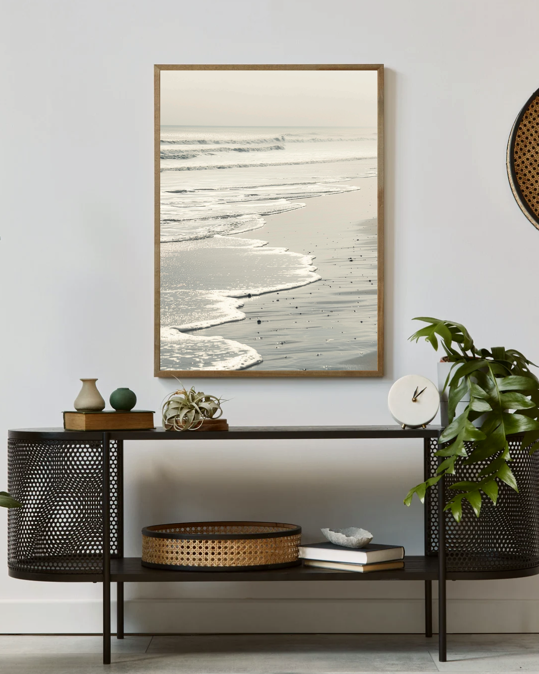 Nordanio naturposter med reflekterande sjöbild i modern mid-century stil för vardagsrummet.
