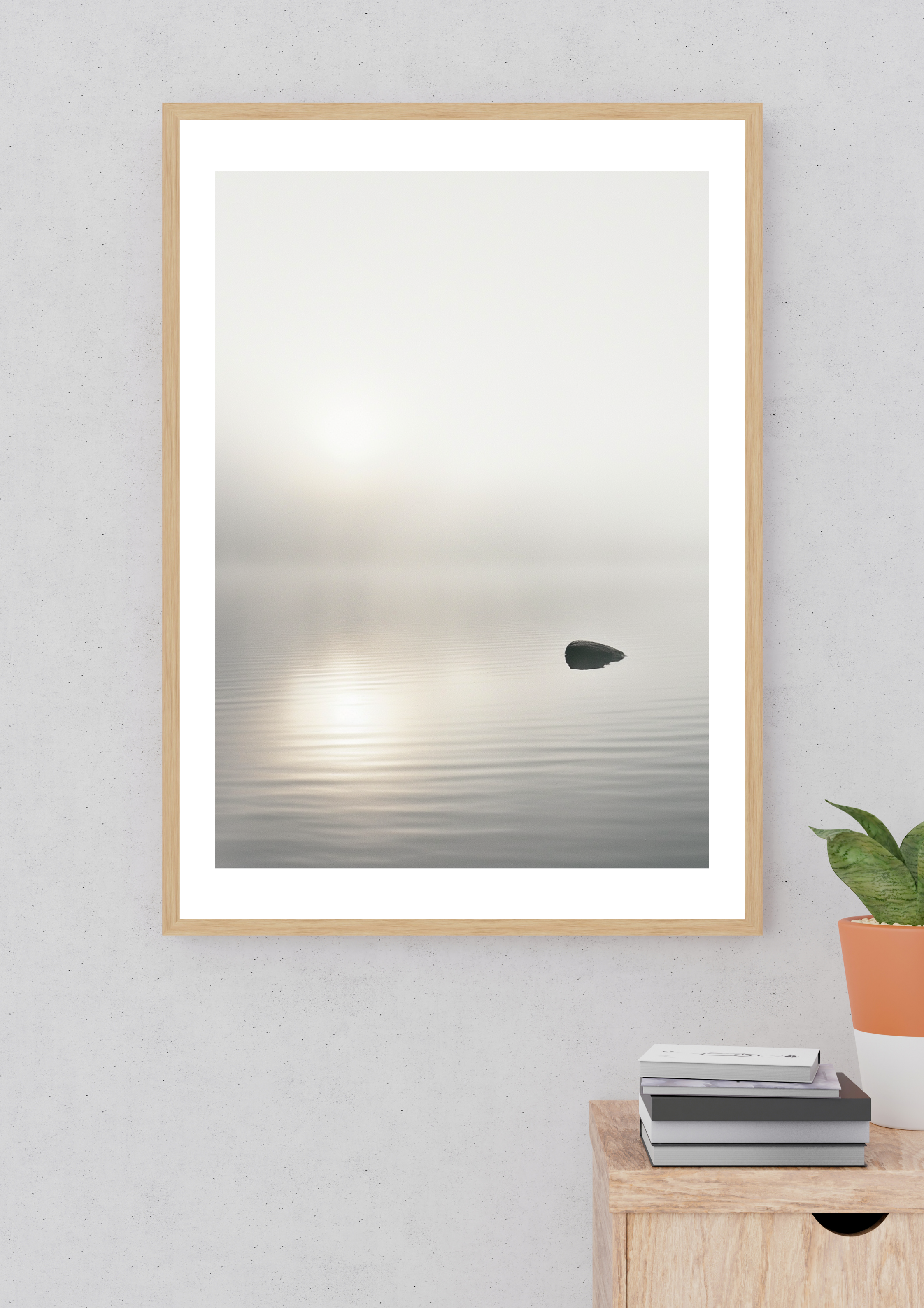 Nordanio naturposter av Misty Lake med aprikosfärgade konstnärliga penseldrag i ett ramformat väggkonstverk