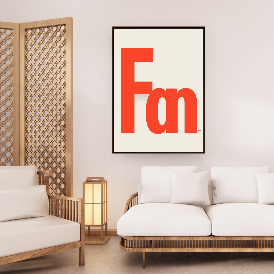 Beige formposter med typografi från Nordanio, inramad och hängande på vägg i modern inredningsstil.