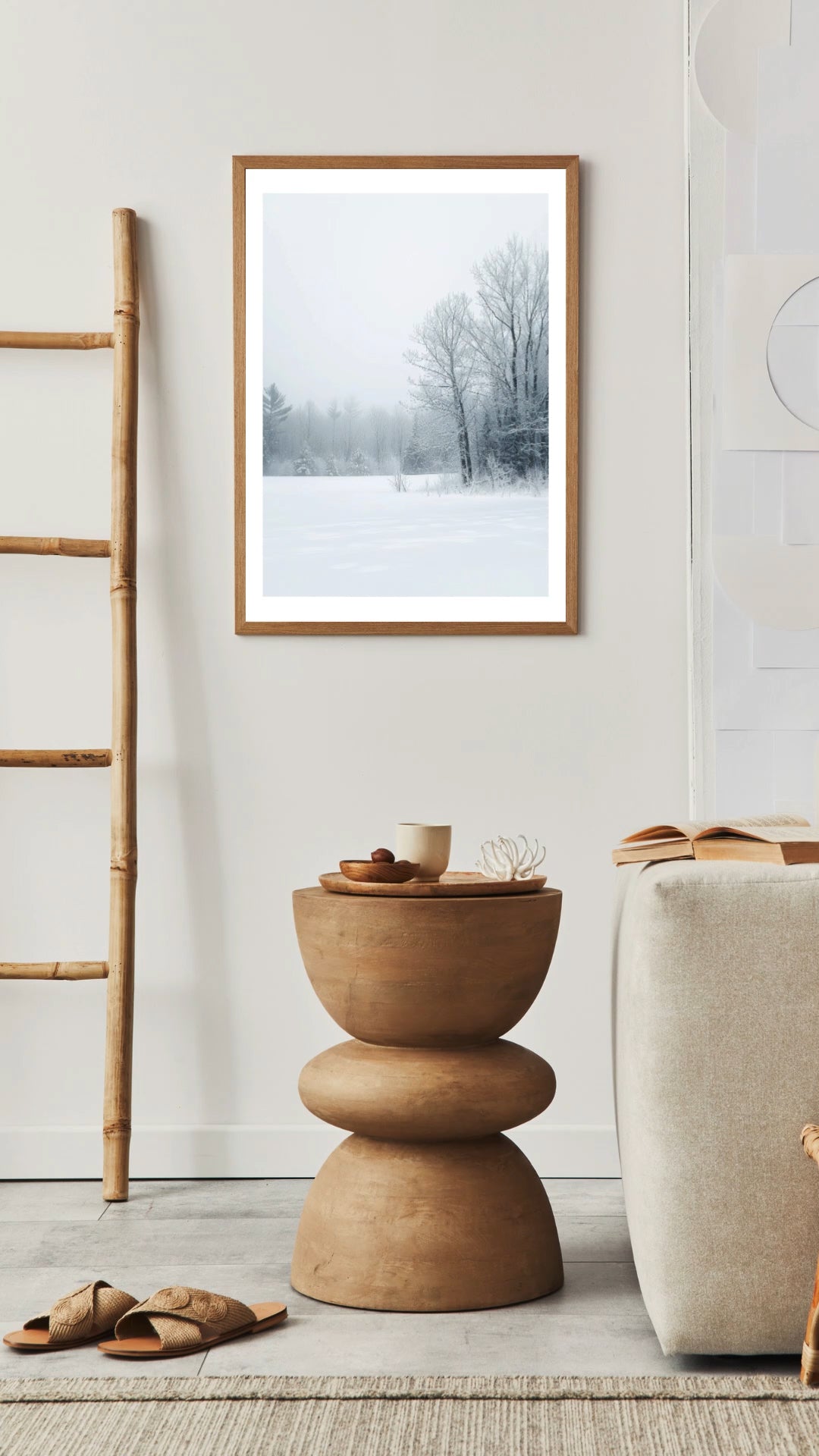 Naturposter av snöig fält och trädlinje från Nordanio, beige och modern väggdekor för vardagsrum med träram.