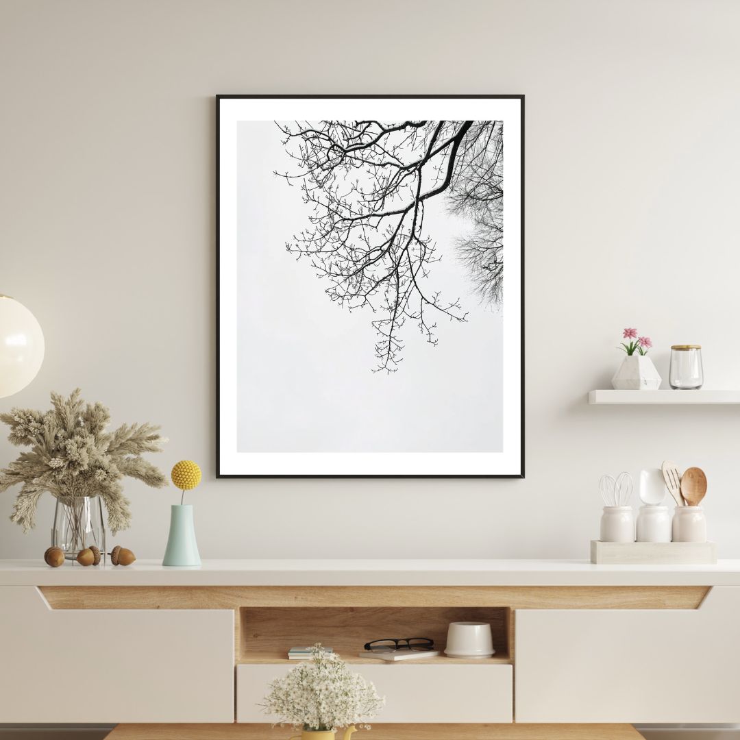 Beige och vita grenar på naturposter från Nordanio, väggkonst för modern vardagsrum.
