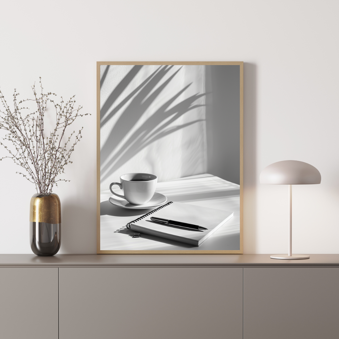 Svartvit minimalist affisch från Nordanio, beigegrå väggkonst för vardagsrummet, inramad och modern inredningsdetalj