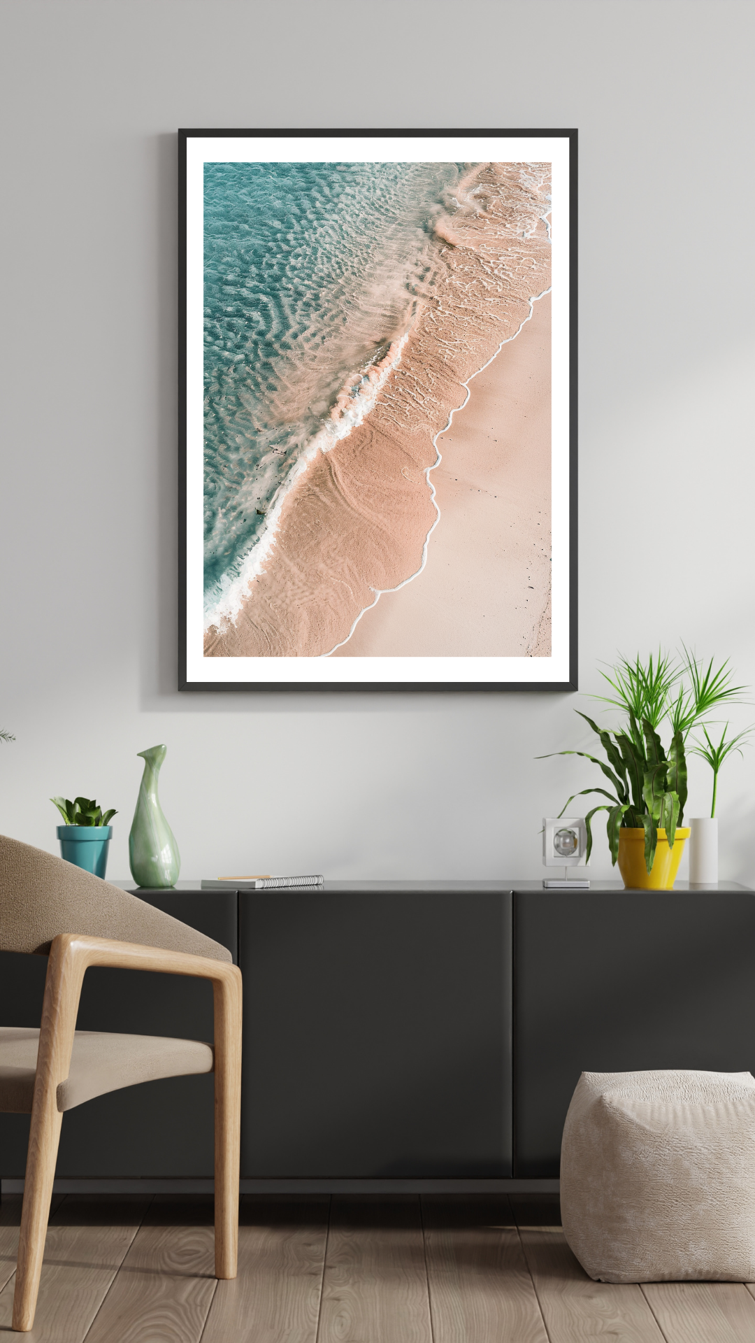 Beige naturposter med kurviga linjer från Nordanio, minimalistisk 3D-väggram för modern inredning.