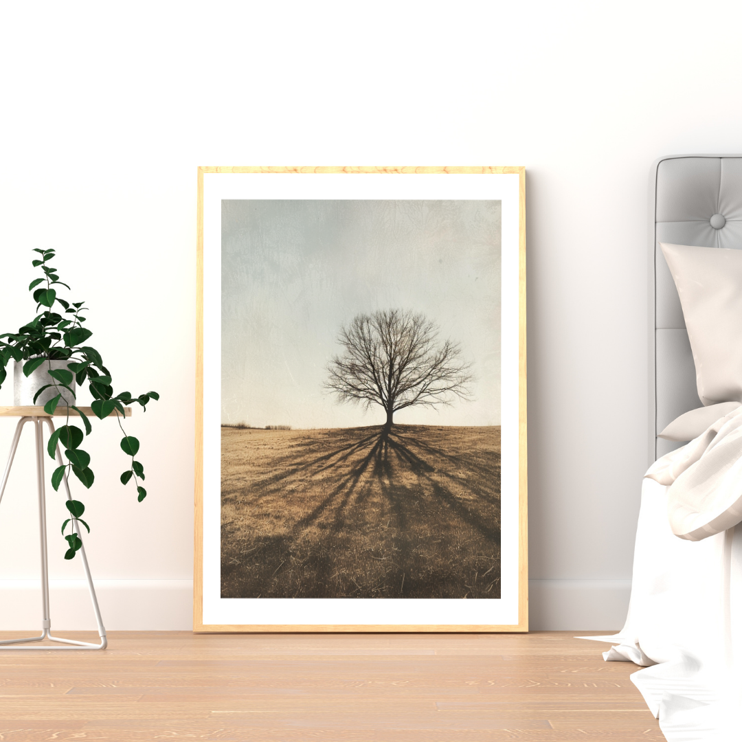 Beige naturposter av trädskugga från Nordanio, minimalistisk väggkonst för stilfull inredning.