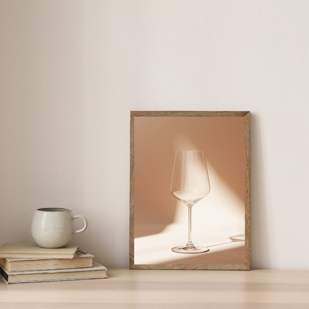 Beige väggposter med vin- och fruktmotiv av Nordanio, minimalistisk design för väggdekoration.