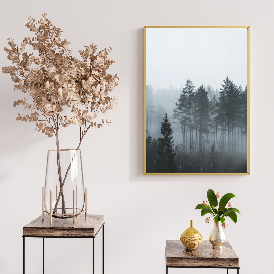 Beige och monokrom bild av tallar i dimma, naturposter från Nordanio med skogsmotiv.