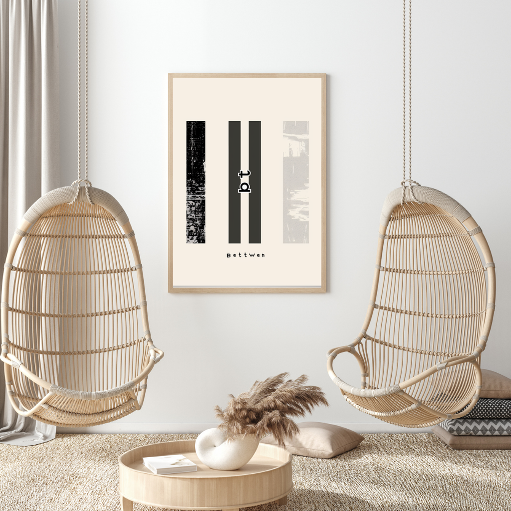 Beige och vit minimalistisk typsnittsposter från Nordanio i ram, perfekt för modern inredning.
