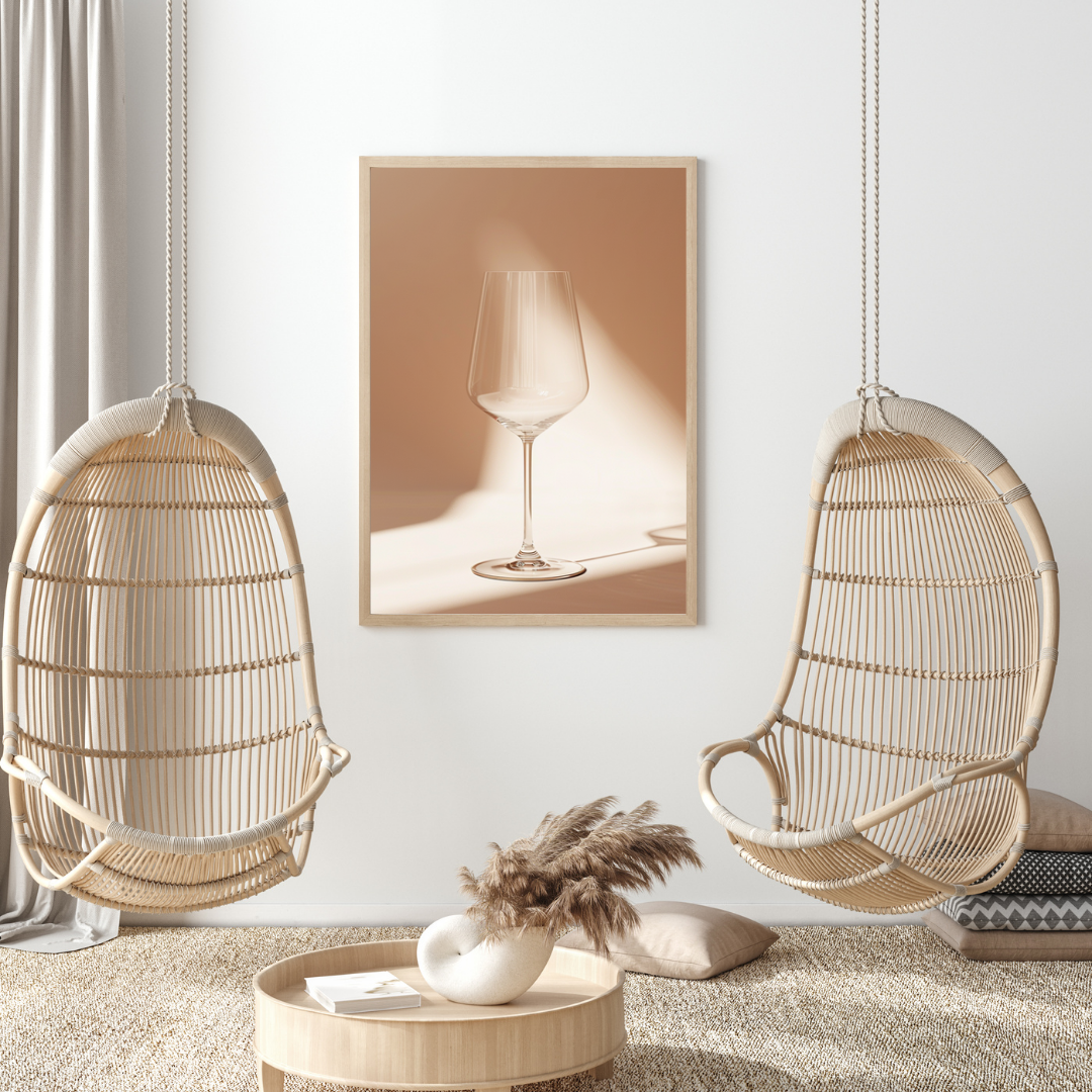 Vinglas skuggposter med fruktmotiv på beige och vit minimalistisk ram, designad av Nordanio.