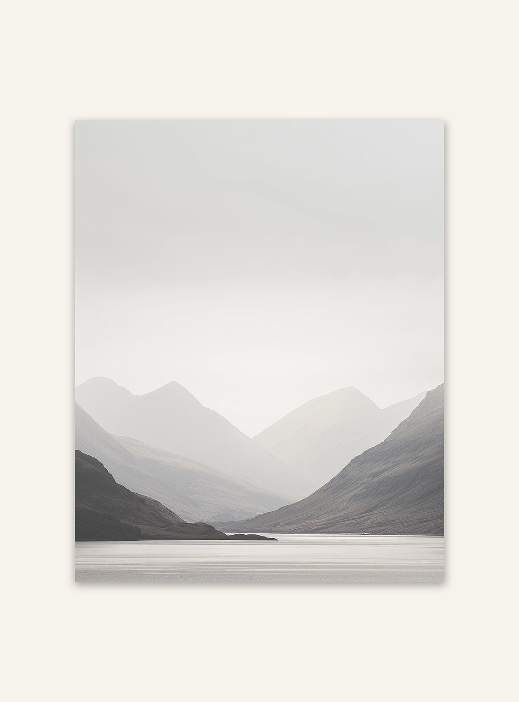 Nordanio Mountain Mist poster med bergdimma och naturskön utsikt, väggkonst för naturälskare.