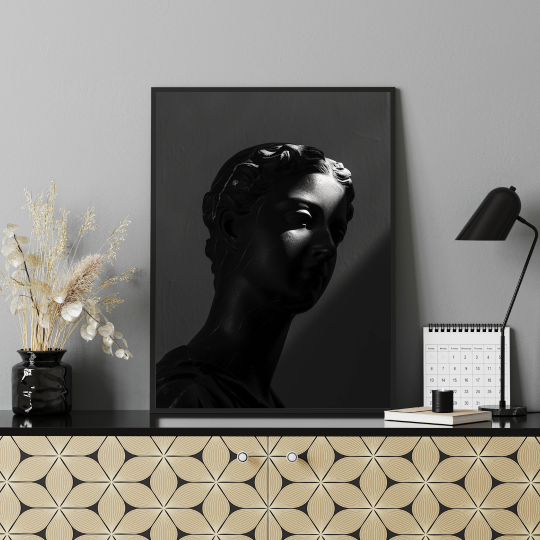 Svartvit modern poster av marmorhuvud i minimalistisk stil av Nordanio för väggdekoration.