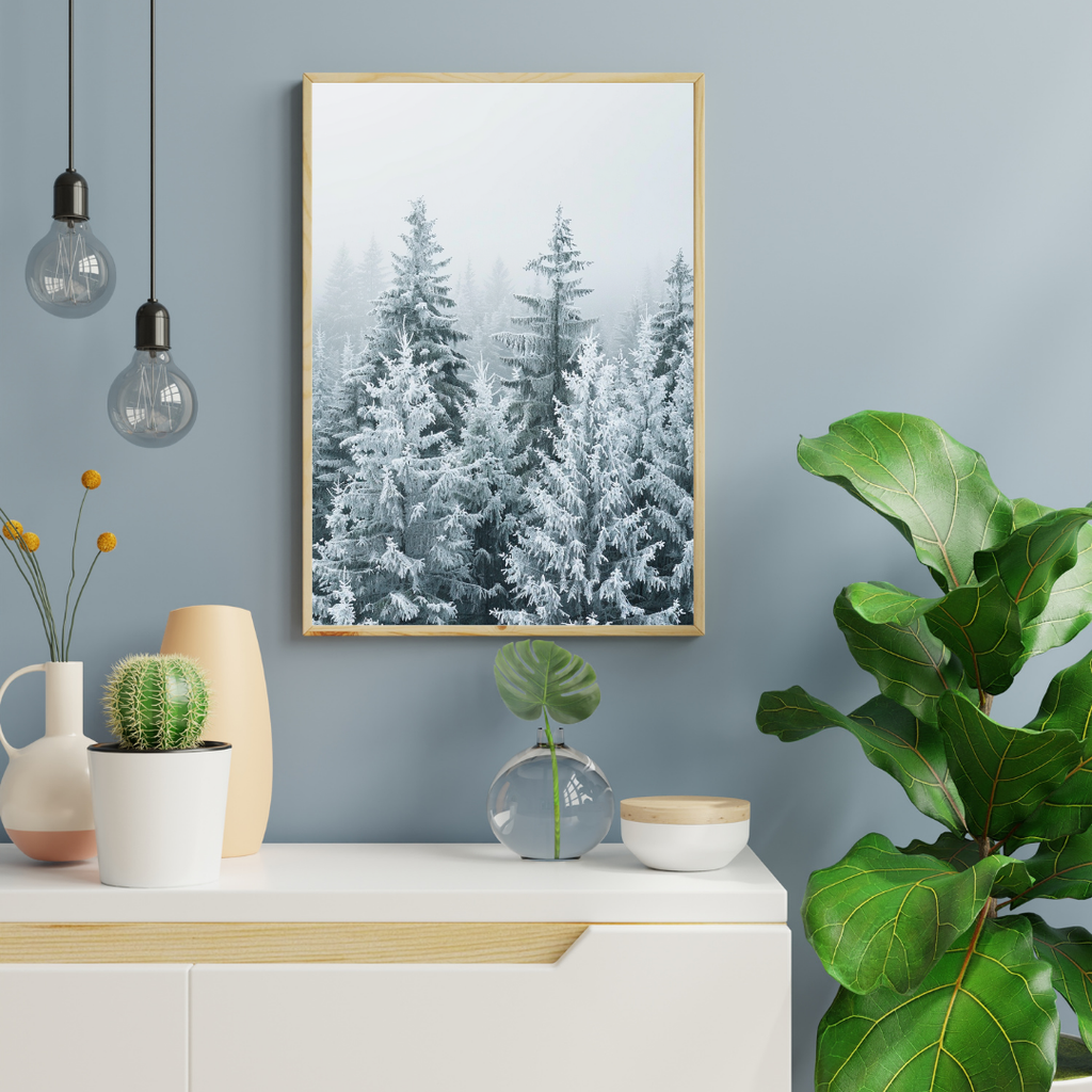 Snöklädda tallar på naturposter av Nordanio, vacker landskapsbild med snö och gröna träd, perfekt för väggdekoration.