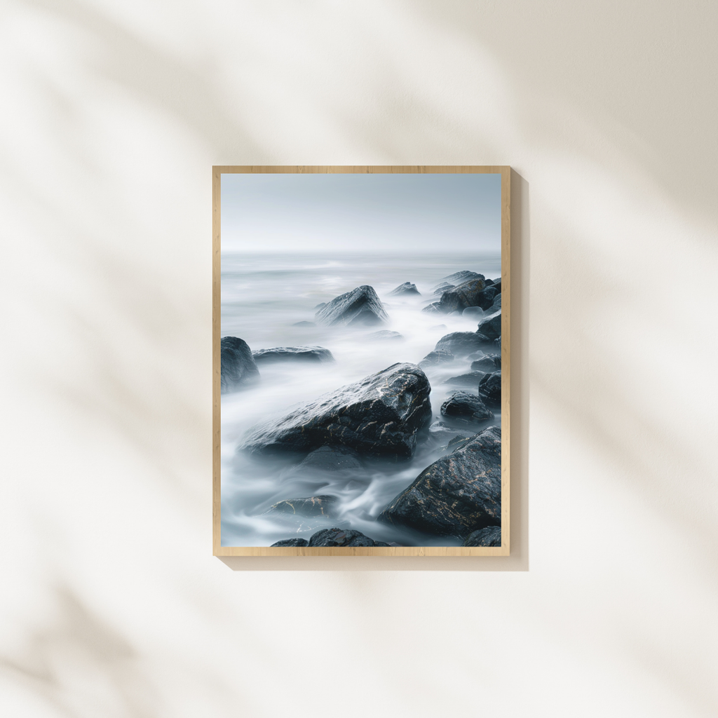 Naturposter av Coastal Cliffs av Nordanio, visar dramatiska klippor och havsutsikt i en brun träram.