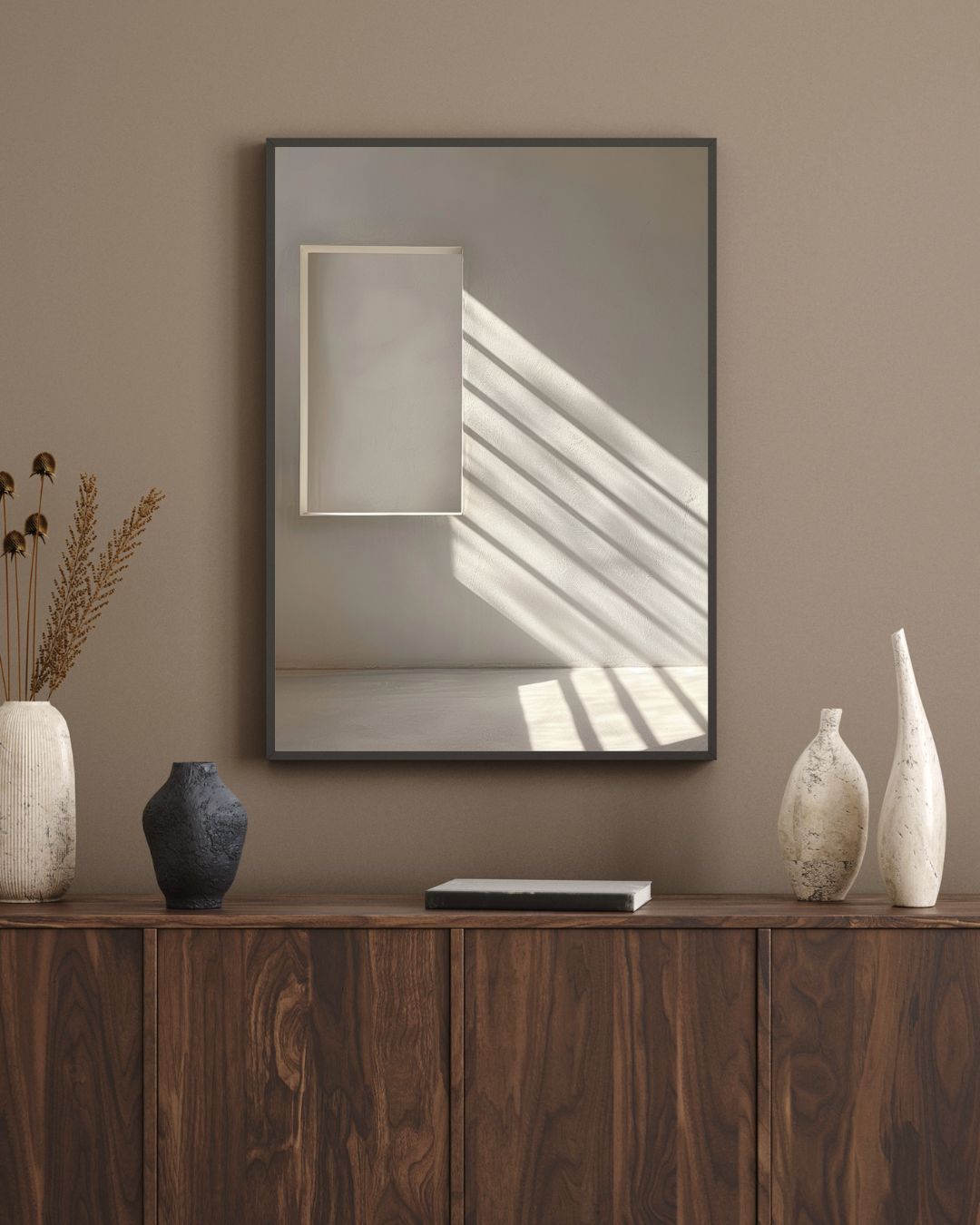 Abstrakt väggposter med mörkbruna nyanser från Nordanio, modern minimalistisk konst för vardagsrumsvägg.