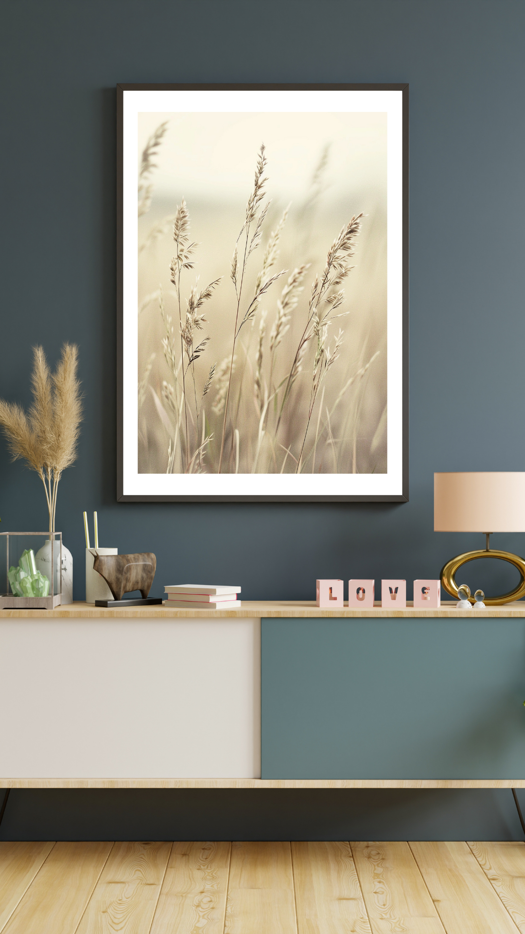 Naturposter med gräs i vinden av Nordanio, minimalistisk väggram i brunt och grönt för naturlig inredning.