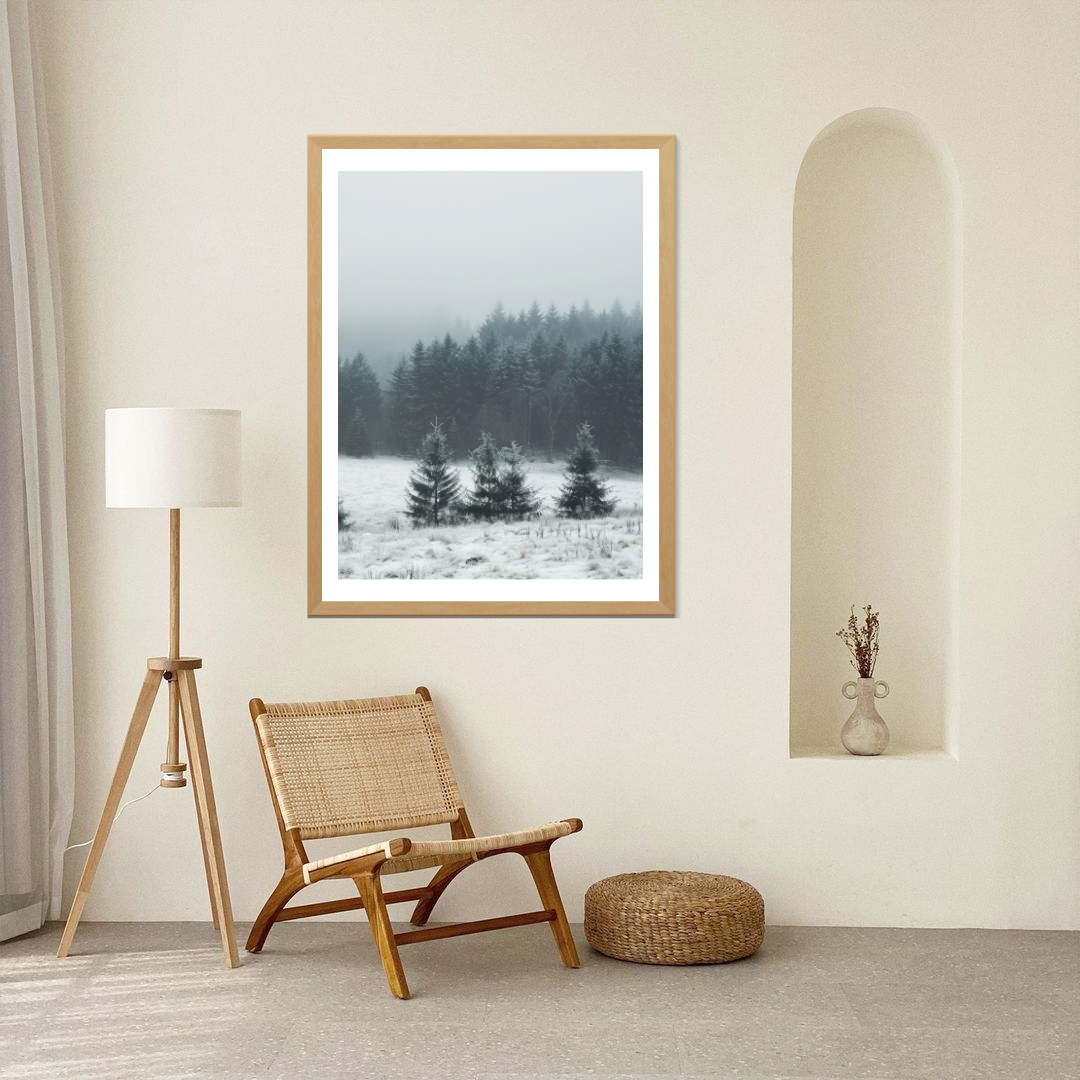 Nordanio naturposter med dimmig trädlinje, beige och bruna nyanser, perfekt för väggdekor i inredning.