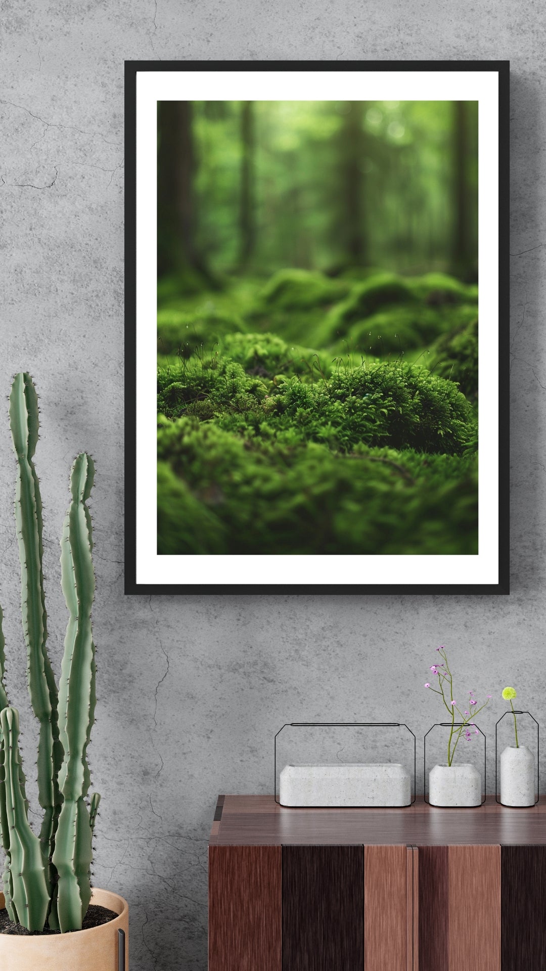 Grått naturposter med mossa från Nordanio, minimalistiskt väggkonst för inomhusbruk.