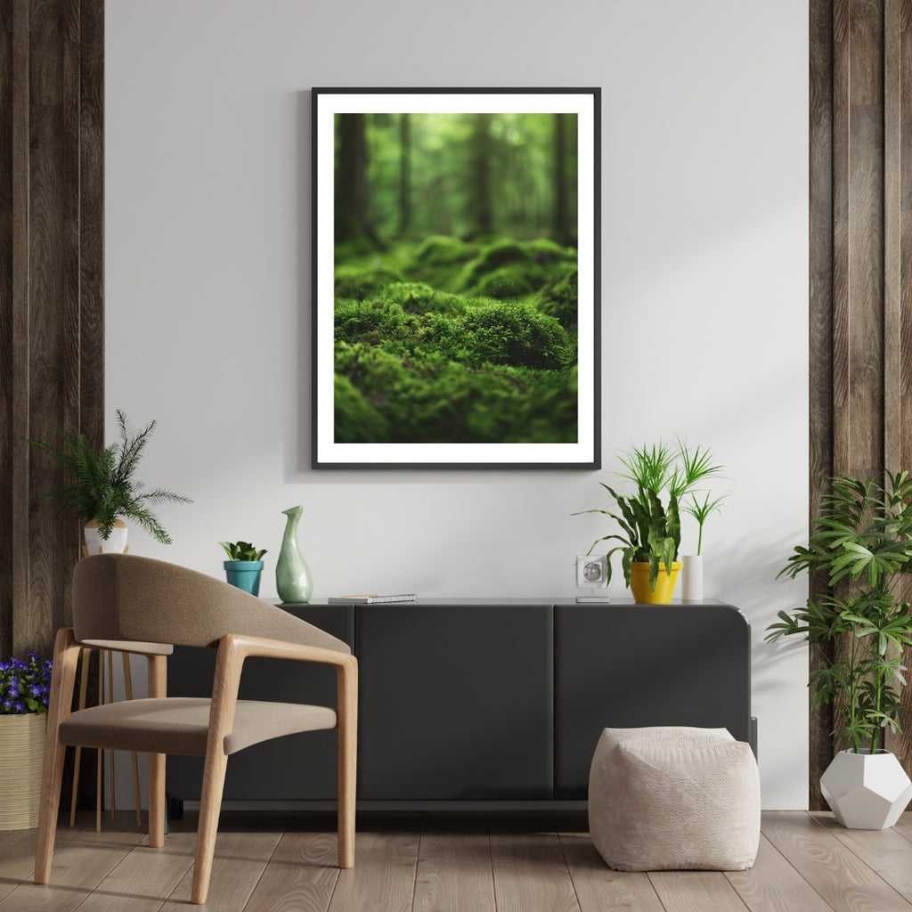 Grå naturposter med mossa från Nordanio, väggkonst för modern inredning, visad på vägg med ram och Instagram-mockupbakgrund.