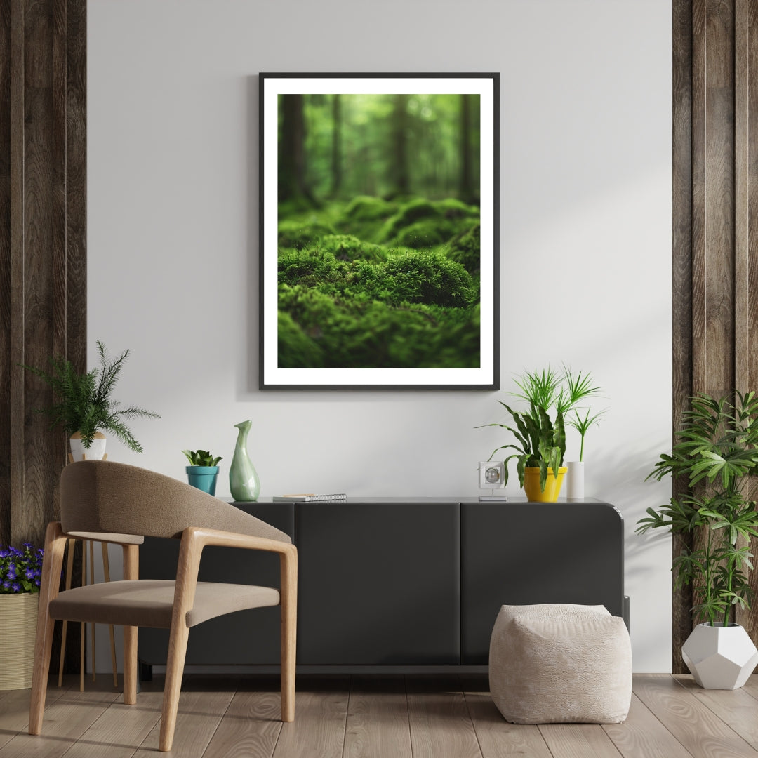 Grå naturposter med mossa från Nordanio, väggkonst för modern inredning, visad på vägg med ram och Instagram-mockupbakgrund.
