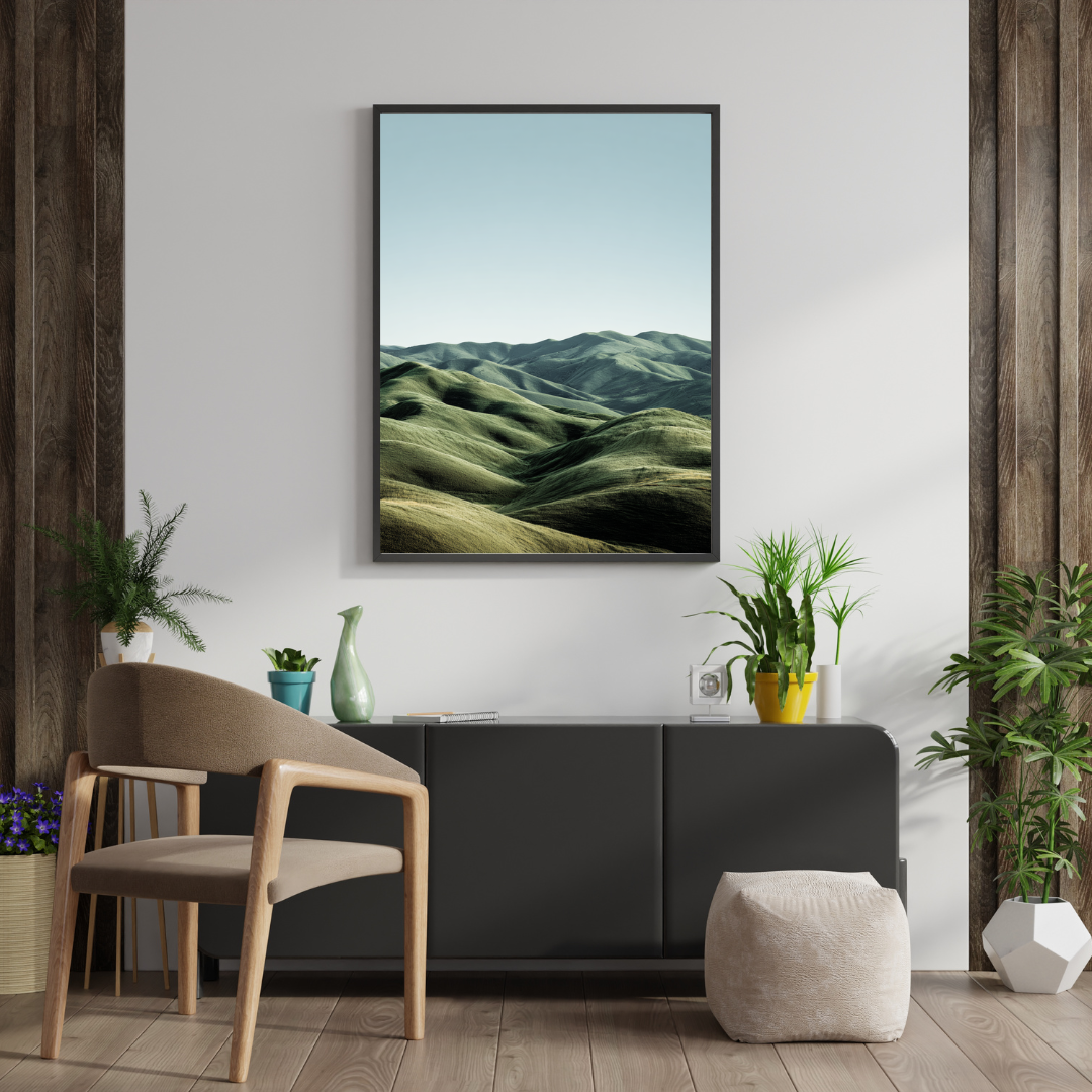 Grått naturposter med berg och landskap i minimalistisk stil från Nordanio, väggkonst för modern inredning.