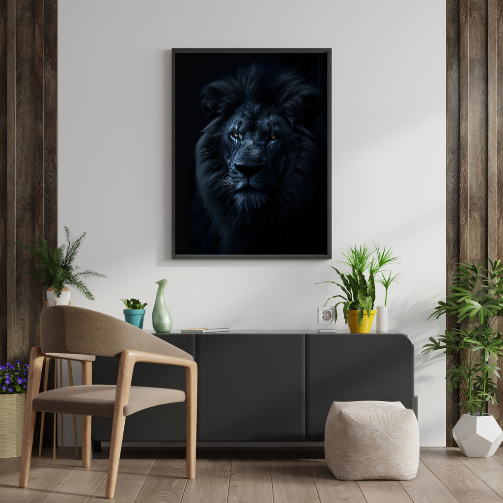 Grå mörk lejonposter av Nordanio, modern väggkonst i svartvitt för inredning och väggdekoration.