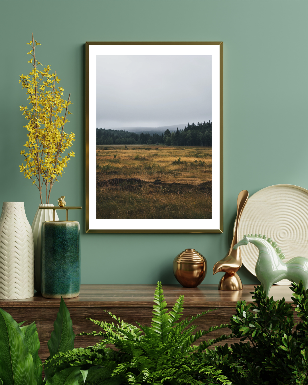 Grön naturposter från Nordanio med öppet ängslandskap, väggdekoration för modern elegant vardagsrum.