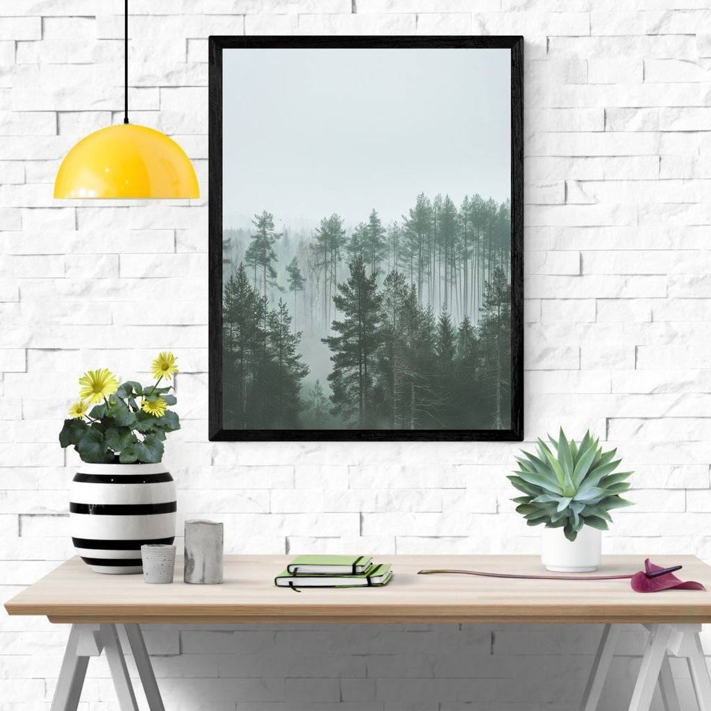 Grön naturposter med tallskogsmotiv från Nordanio, väggkonst för moderna interiörer, inramad väggdekoration.