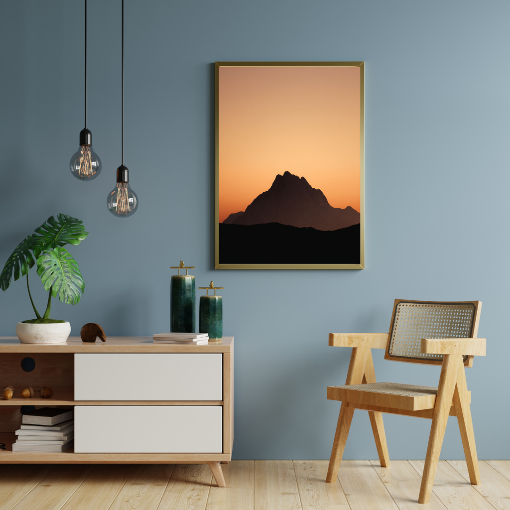 Grön och brun minimalistisk naturposter med bergsilhuett från Nordanio på väggram, modern 3D-illustration för väggdekoration.