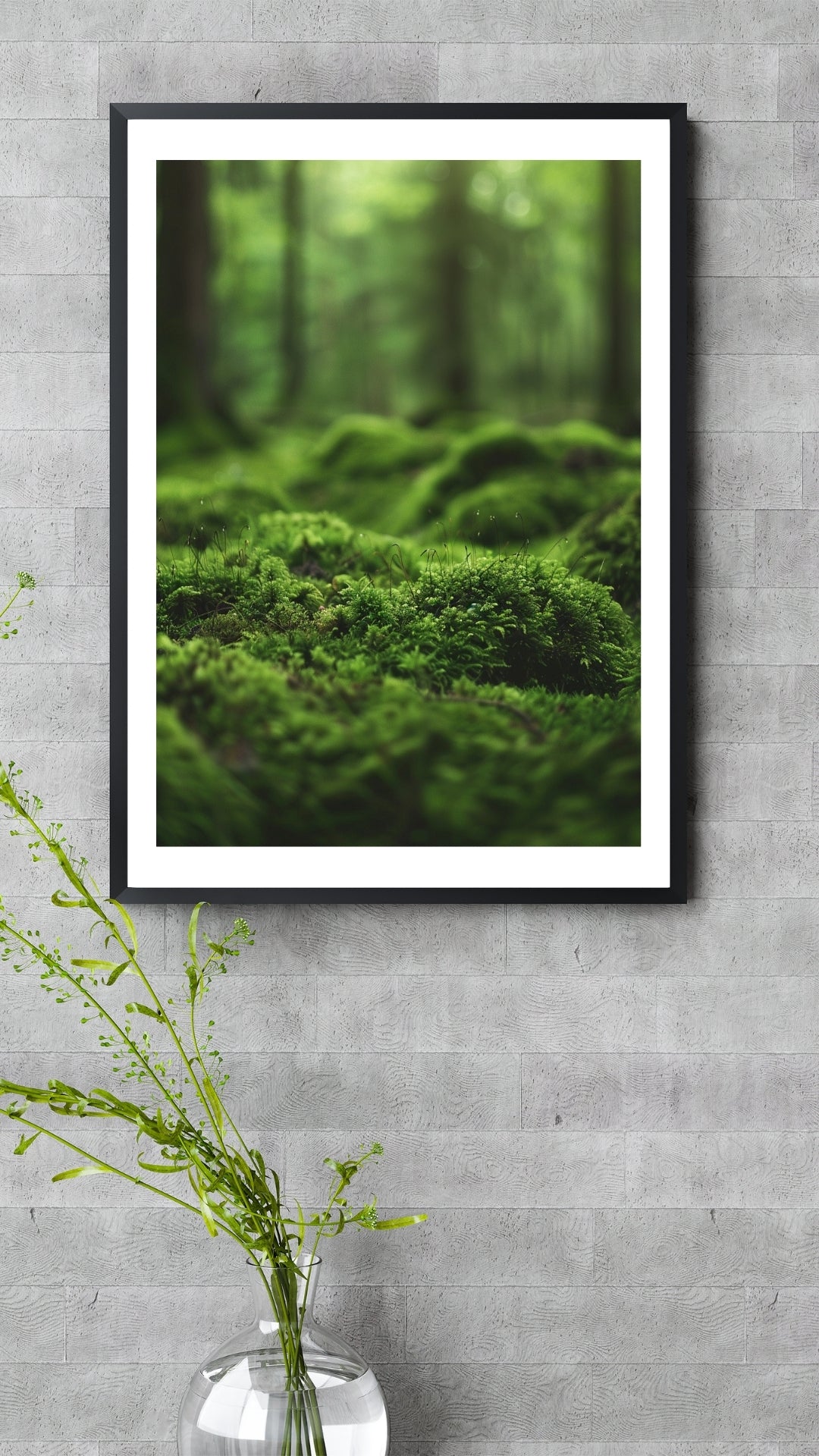 Grön och grå naturposter av Nordanio med mossa motiv, inramad i minimalistisk design, visad i Instagram story mockup.
