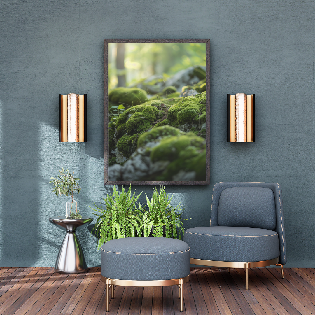 Närbild av grön mossa på naturposter av Nordanio med minimalistisk ram, visad i Instagram-mockup.