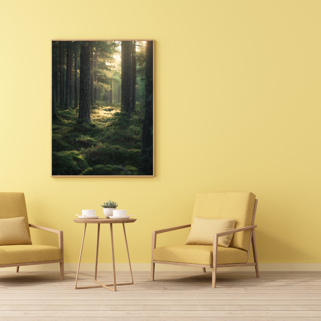 Grå naturposter från Nordanio med skogsmotiv, inramad i en modern 3D-inre ram, perfekt för väggdekoration.