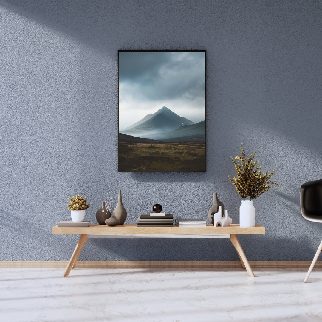 Grå bergsilhuettposter i naturstil från Nordanio, väggkonst med fjällmotiv och 3D-effekt, perfekt för naturinspirerad inredning.