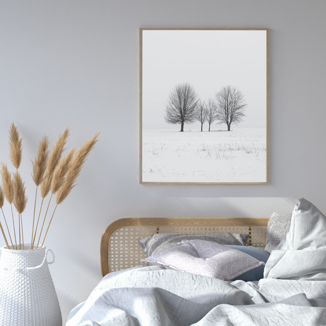 Vinterträd i fält naturposter av Nordanio, minimalistisk 3D-illustration i gråvita nyanser för väggdekoration.