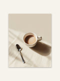 Fruktposter med kaffestilleben av Nordanio, visar en konstnärlig stillbild med kaffe och frukt i naturliga färger.