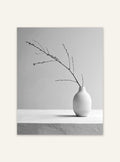 Svartvitt keramikvasplakat av Nordanio, konstnärlig poster med modern keramikvase i svart och vitt design.