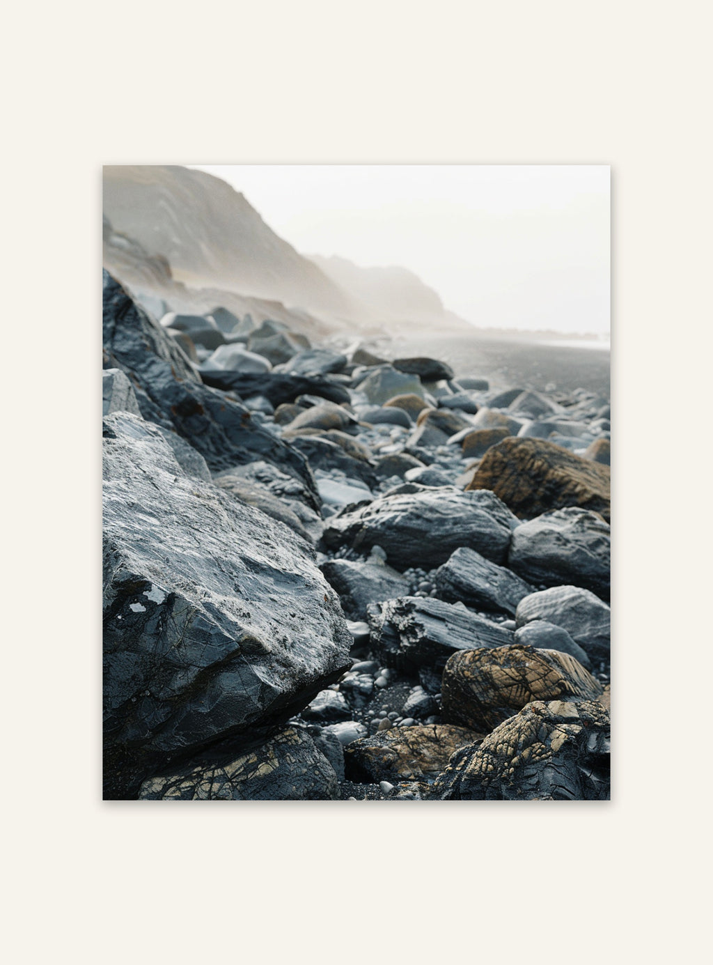 Naturposter med klippor av Nordanio, minimalistisk design som visar stenar och klippor i naturlig miljö.