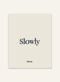 Typografiskt Nordanio Slowly poster med lugn text och minimalistisk design, perfekt för inredning.