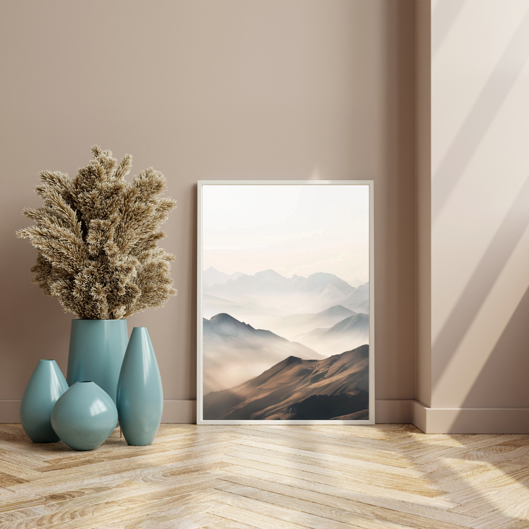 Ljusbrun minimalist poster med berglandskap i 3D-inramning, naturmotiv från Nordanio, inomhusväggdekoration.