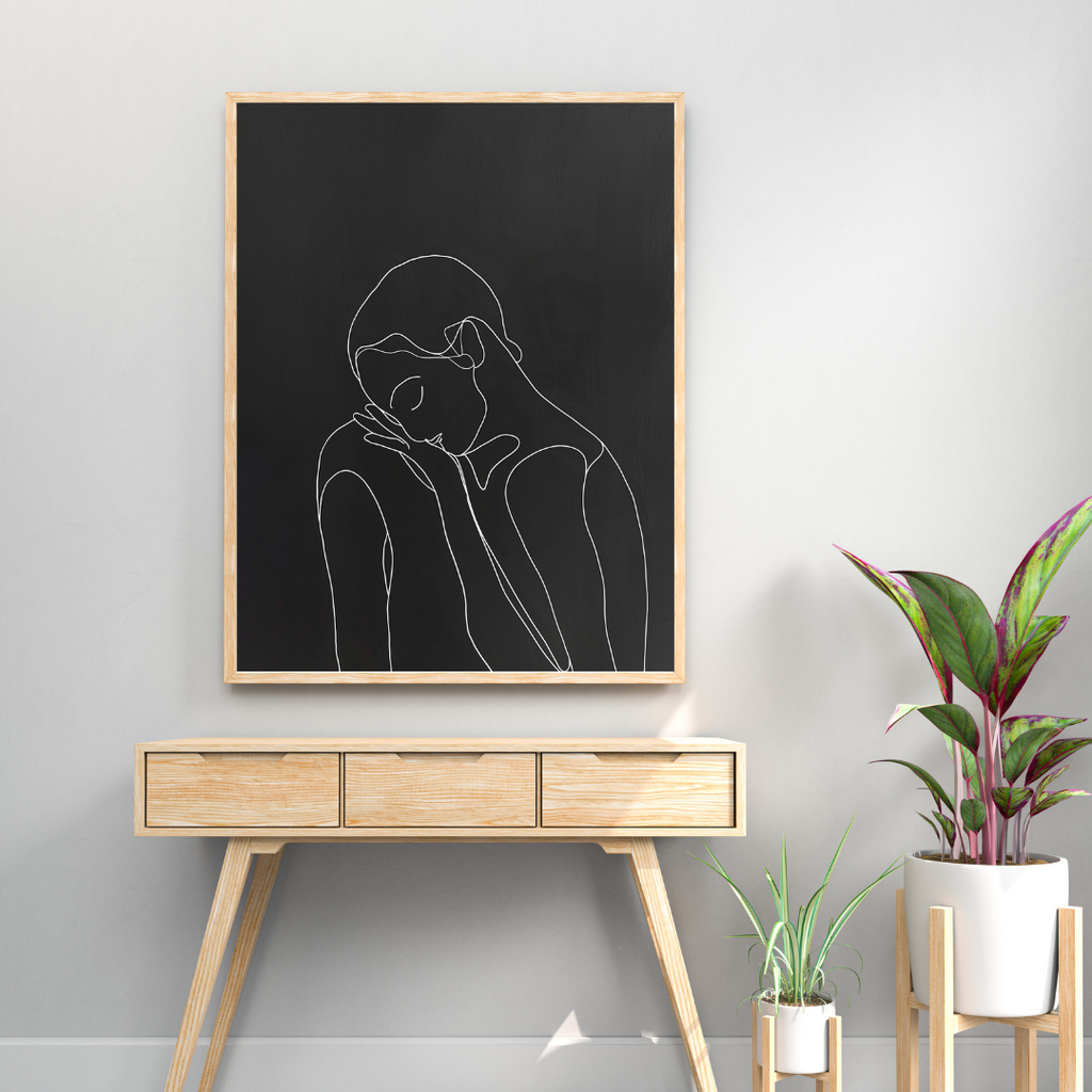 Väggposter med mörk konst av Nordanio, 3D-ljusgrå ram, och en abstrakt linjefigur för modern inredning.