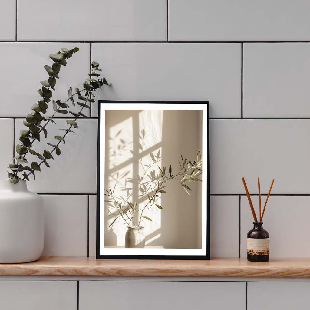 Olive Branch Shadows affisch av fruktmotiv i minimalistisk design, inramad och visad på väggmockup i ljusgrått.