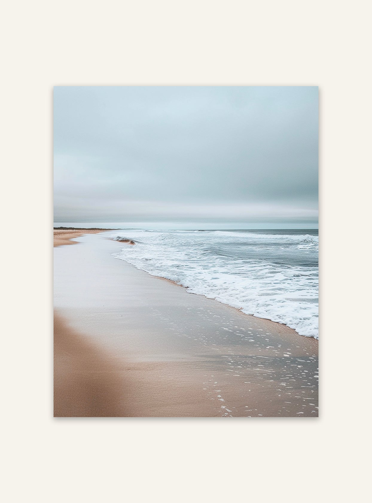 Naturposter från Nordanio med minimalistisk design av en lugn strand och balanserade färger.