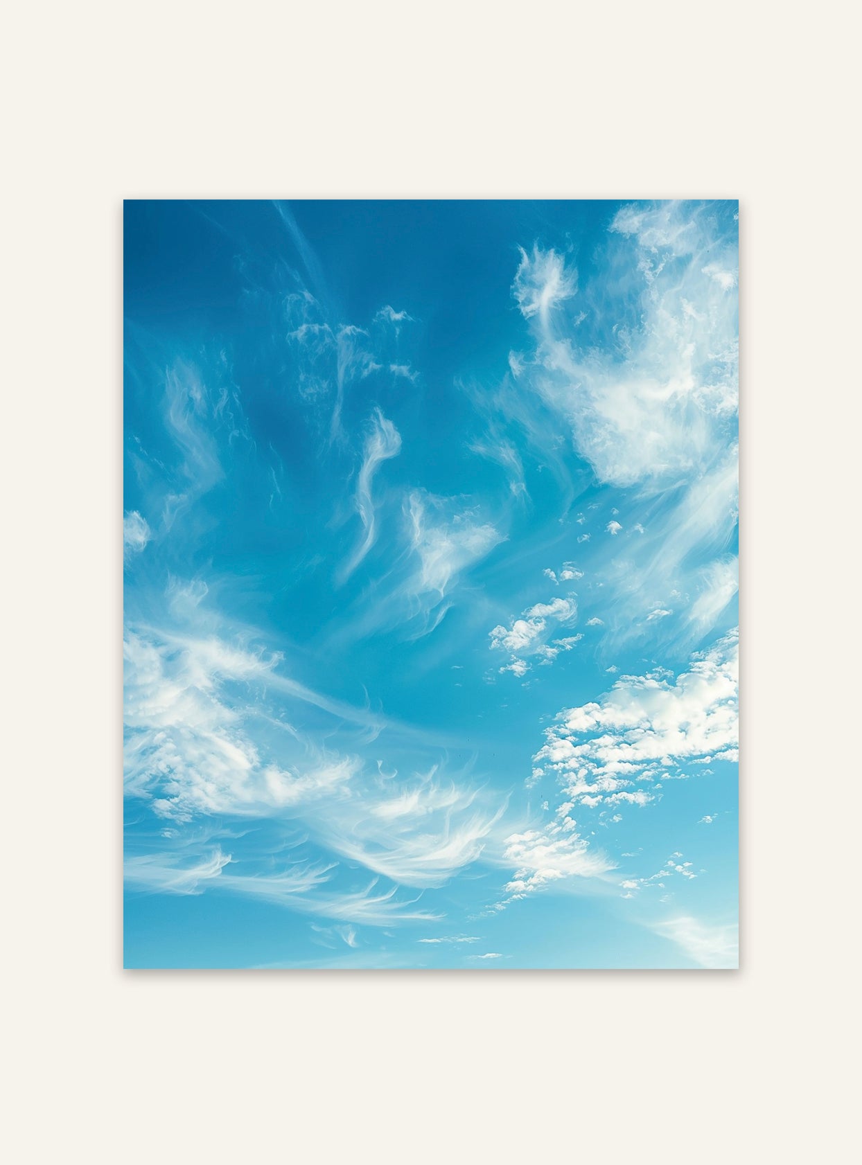 Naturposter av lugn vik från Nordanio, öppet skyhimmel och stilla vatten i ett avkopplande landskapsmotiv.