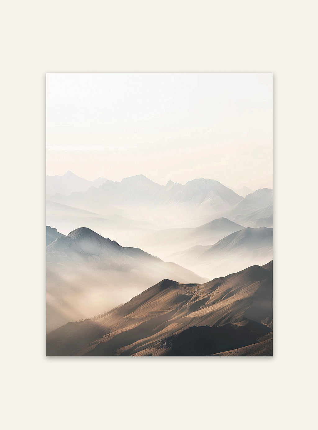 Minimalistisk bergslandskapsposter från Nordanio, modern och neutral väggkonst med berg och fjäll i enkla linjer.