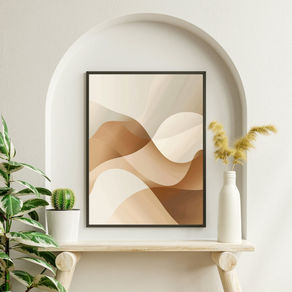 Abstrakt väggposter från Nordanio med mjuka former och neutral färgpalett, inramad och placerad på minimalistisk vägg.
