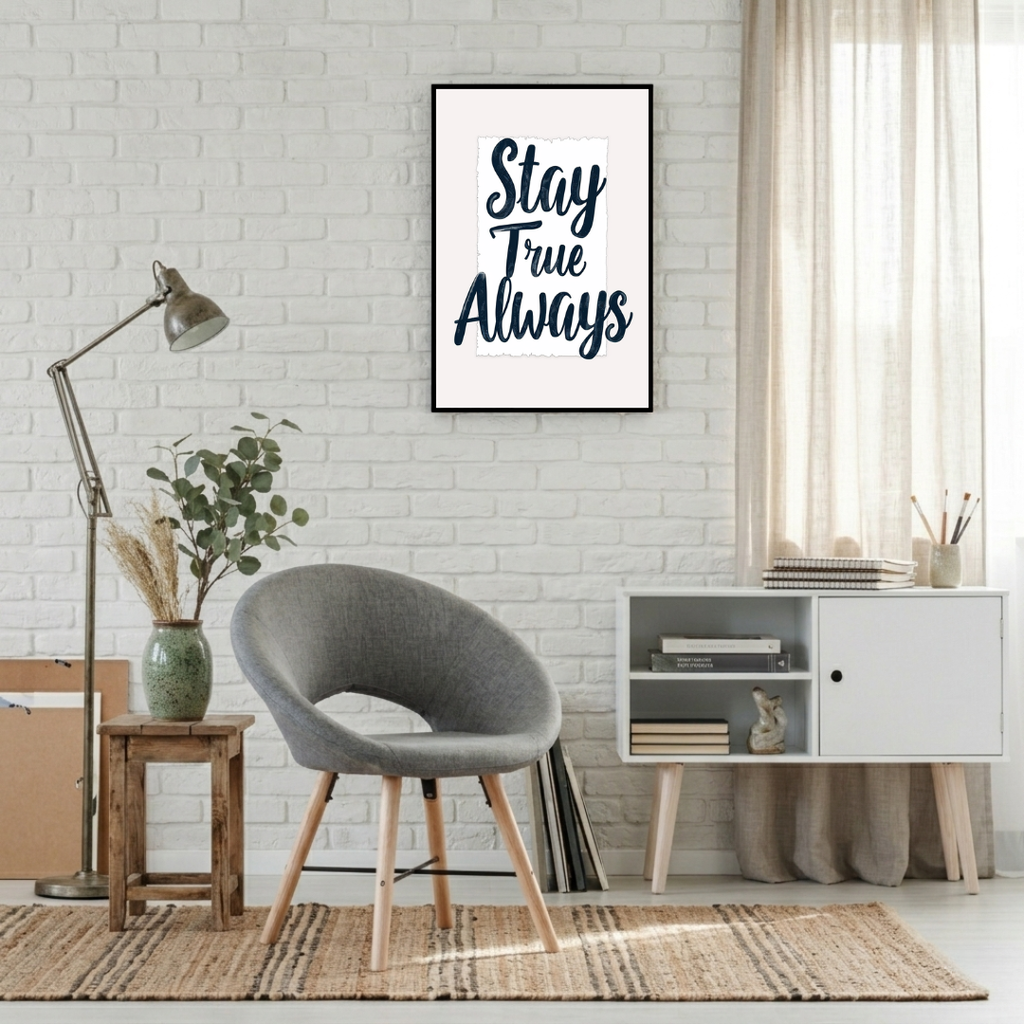 Typografiposter "Stay True Always" av Nordanio, minimalistisk design på vit bakgrund med ram.