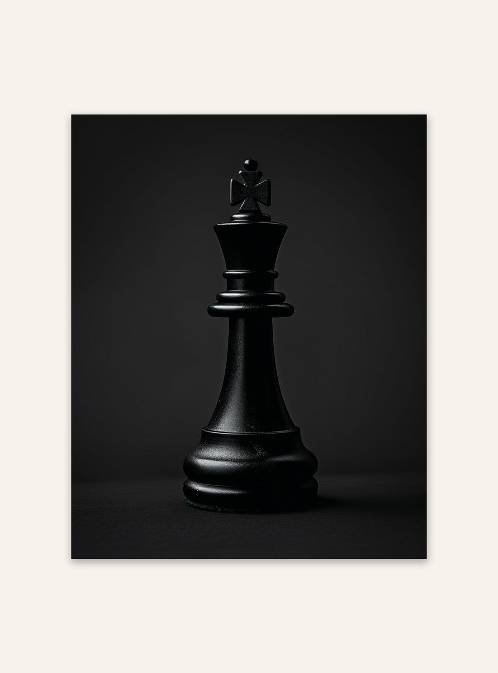 Svart konstväggposter med schackkung av Nordanio, modern konstdesign för väggdekoration.