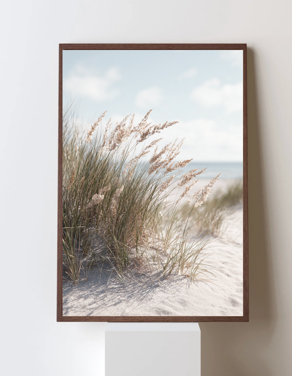 Sandposter från Nordanio med naturliga sandfärger och minimalistiskt design, perfekt för väggdekoration.