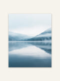 Nordanio Morning Shore Mist naturposter med bild av en dimmig strand vid soluppgången, vackert landskapsmotiv.