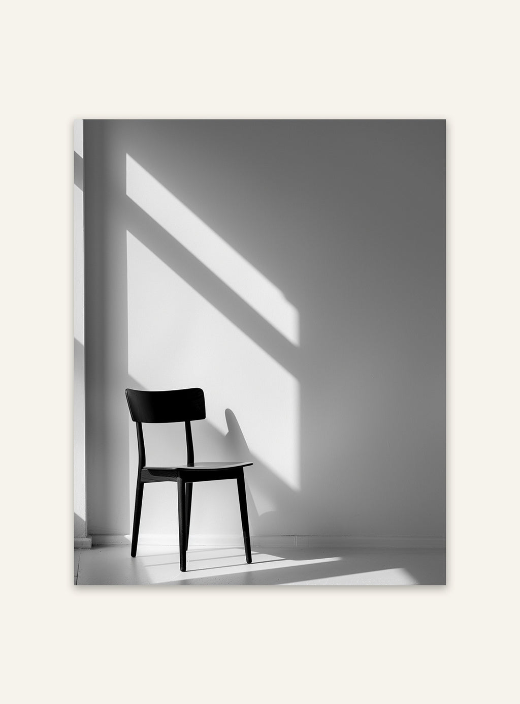 Svart och vitt poster av en svart stol från Nordanio, väggkonst med minimalistisk design och modern stil.