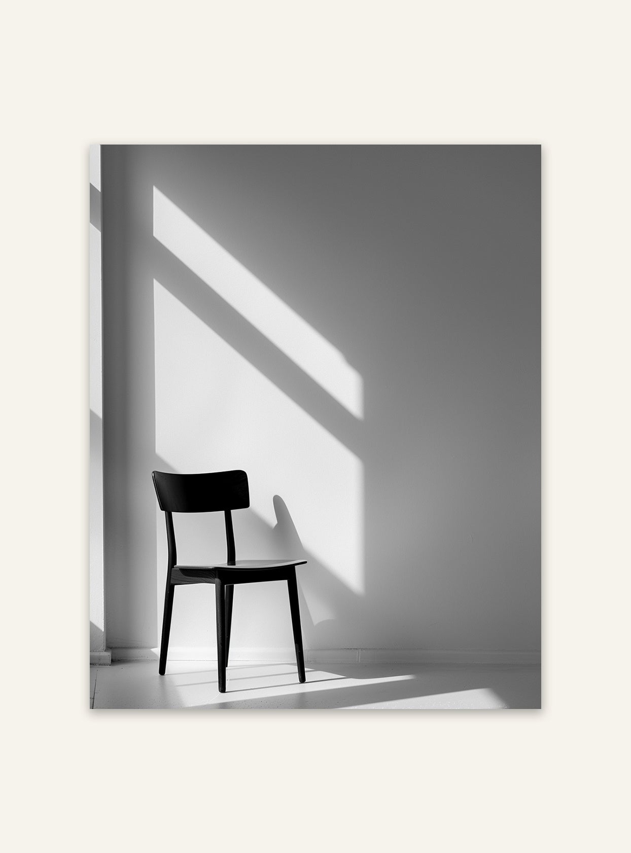Svart och vitt poster av en svart stol från Nordanio, väggkonst med minimalistisk design och modern stil.
