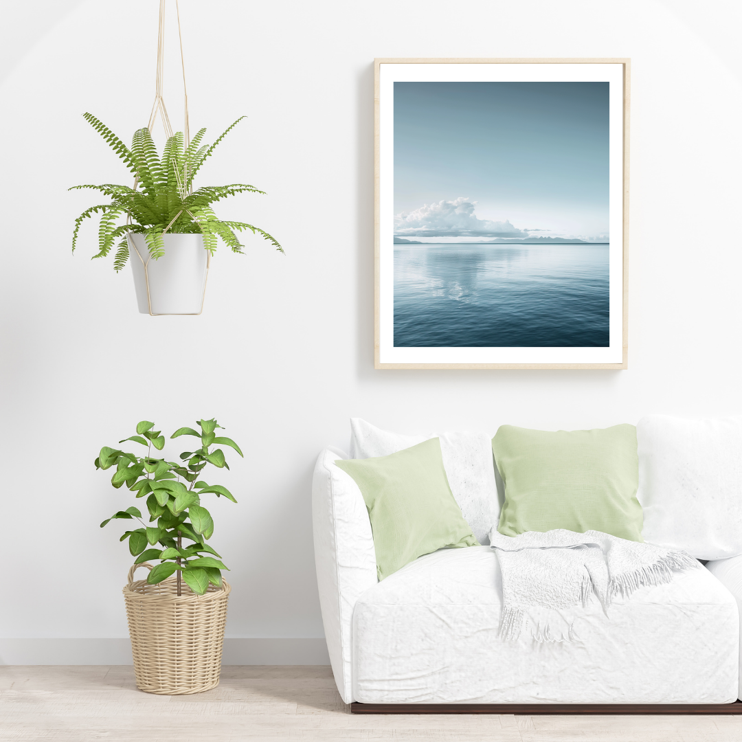 Väggposter av Nordanio med minimalistisk 3D-illustration av havshorisont i vitt, perfekt för naturinredning.